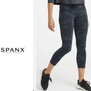 Spanx Cropped Camo leggings- black camo